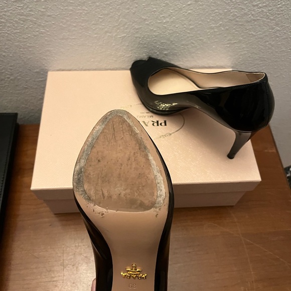 Prada size 8.5 shoe. Only worn once - Picture 7 of 7